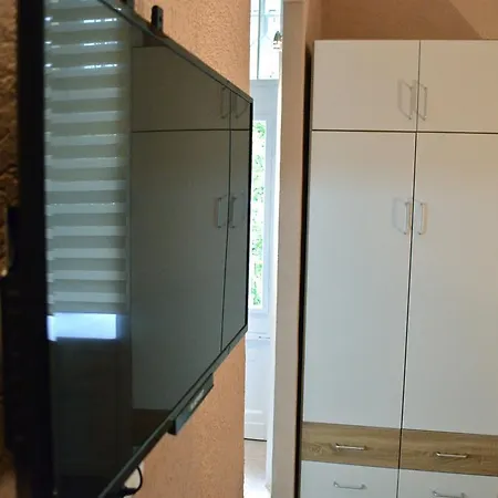 Luxe For Less Apartament