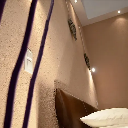 Luxe For Less Apartament